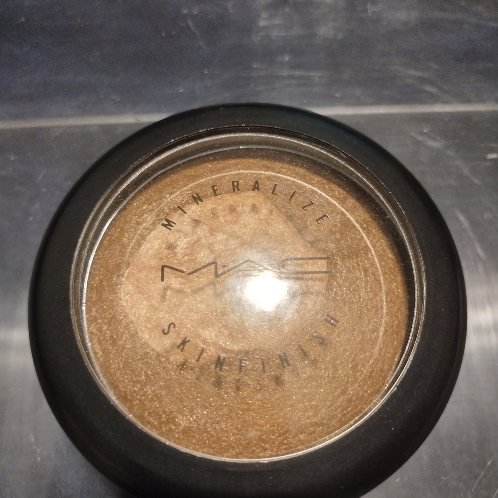 MAC Semi Precious Goldstone Mineralize Skinfinish L/E